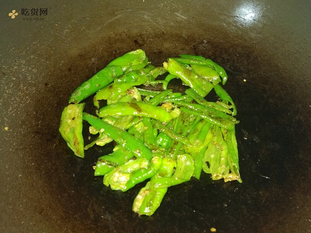 [家常菜]虎皮尖椒/虎皮青椒（健康省油版）的做法 步骤7