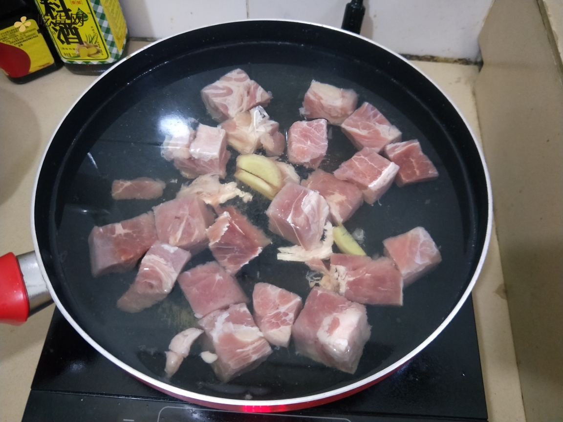 红烧牛腩 / 胡萝卜炖牛肉——冬日热补必备的做法 步骤1