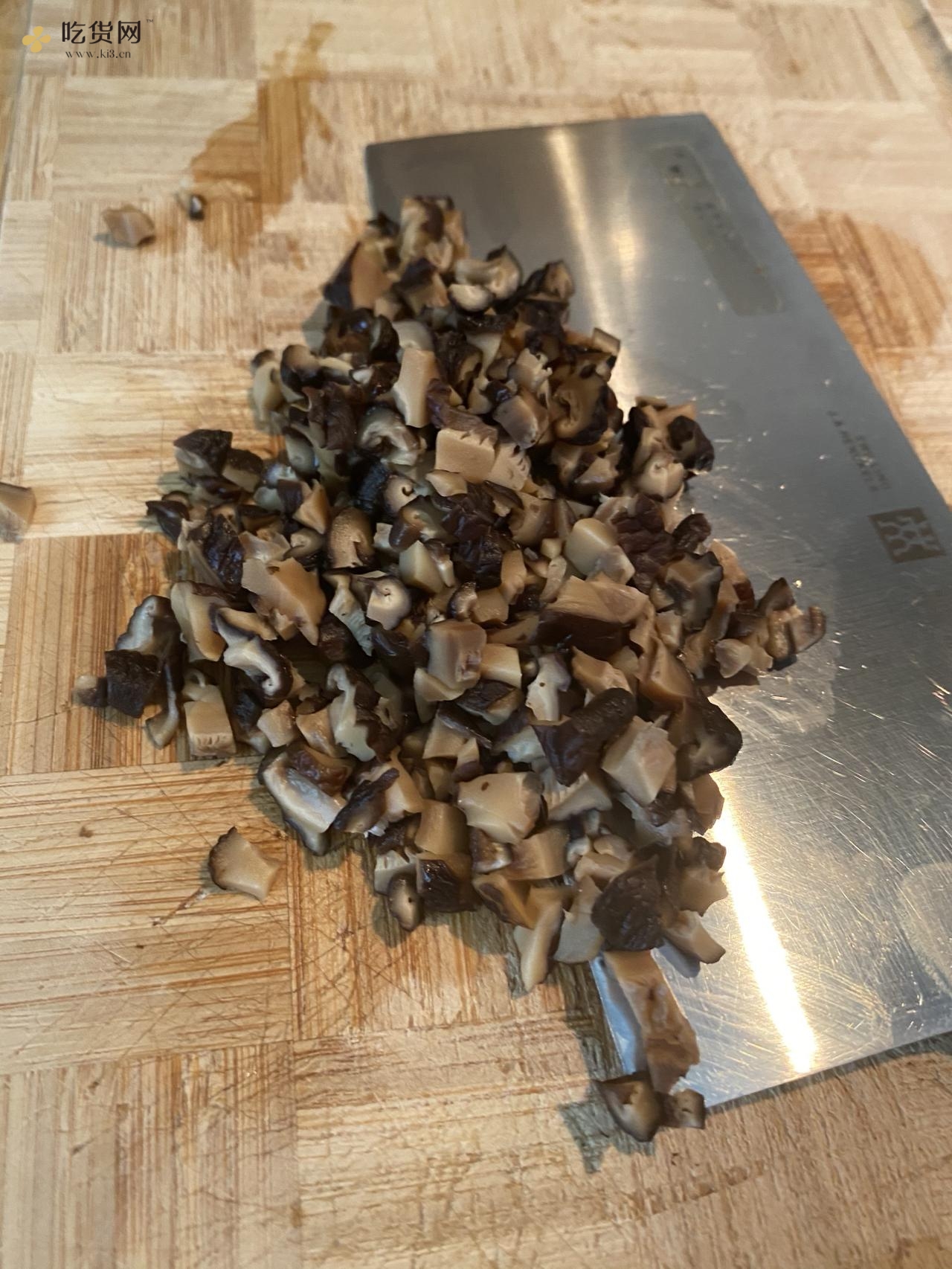 虎皮尖椒香菇肉沫拌面的做法 步骤2