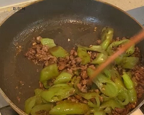 虎皮尖椒香菇肉沫拌面的做法 步骤7