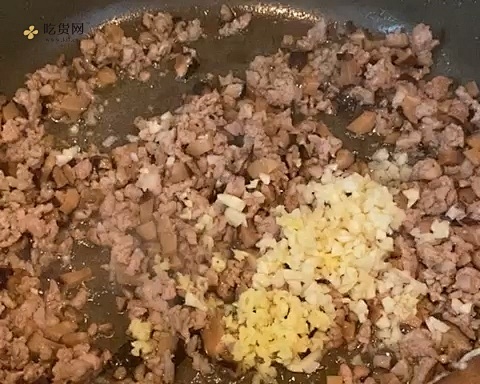 虎皮尖椒香菇肉沫拌面的做法 步骤5