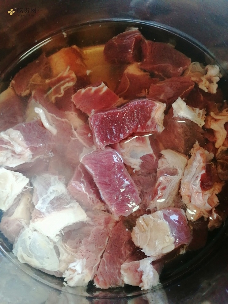 母亲指导红烧牛肉（简单电饭锅）的做法 步骤3