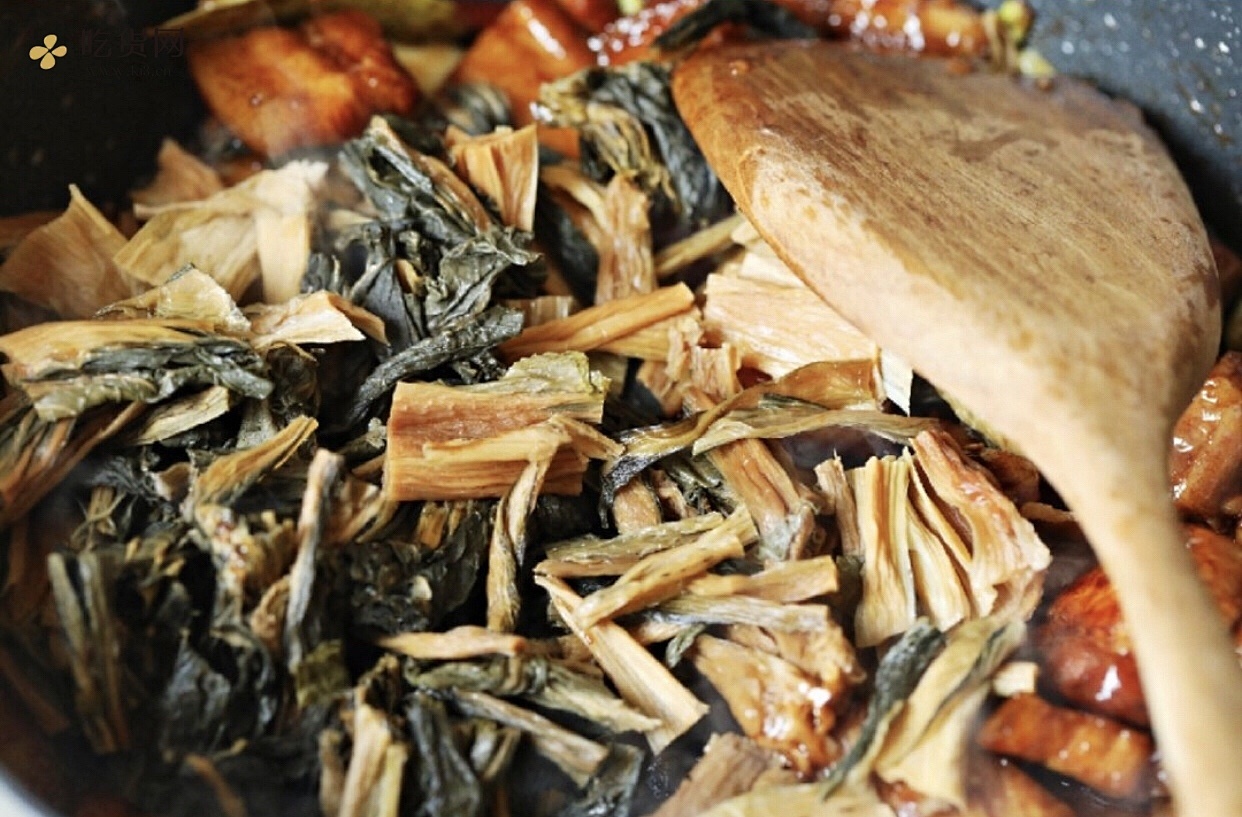 北鼎铸铁锅食谱｜梅干菜烧肉的做法 步骤15
