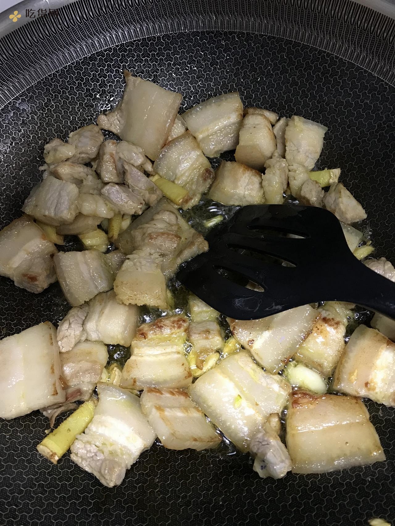 高压锅版梅干菜烧肉的做法 步骤1