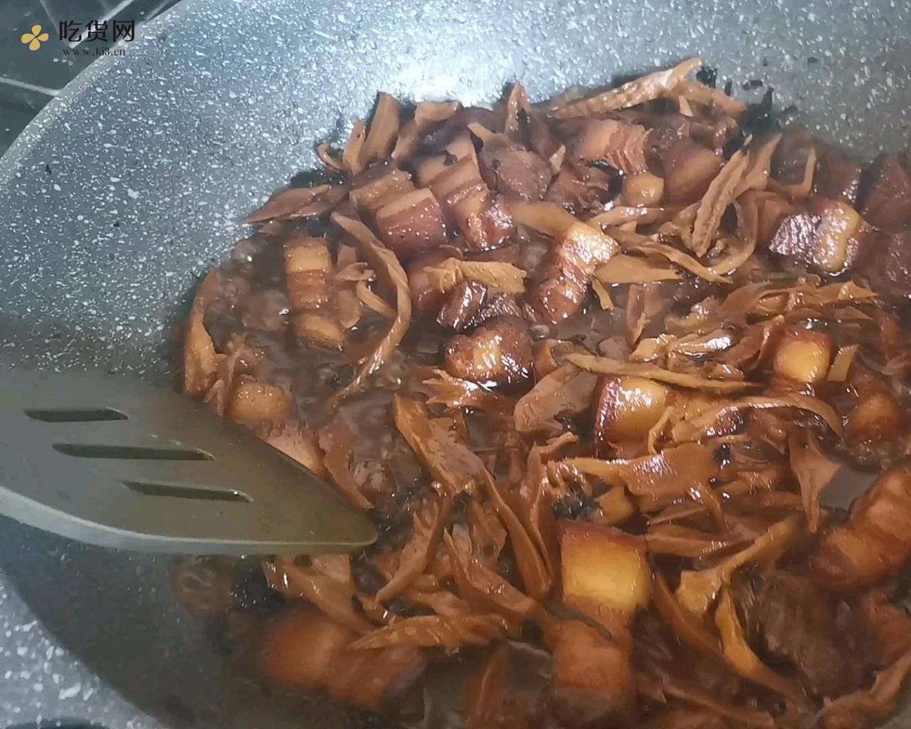 笋干梅干菜烧肉的做法 步骤7