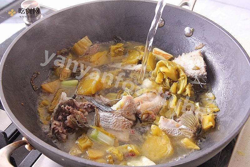 酸菜鱼 Boiled Fish with Sichuan Pickles的做法 步骤9