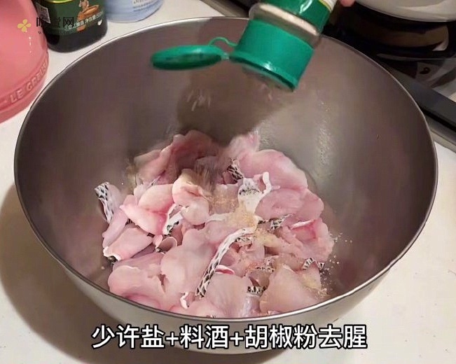 牛奶酸菜鱼的做法 步骤1