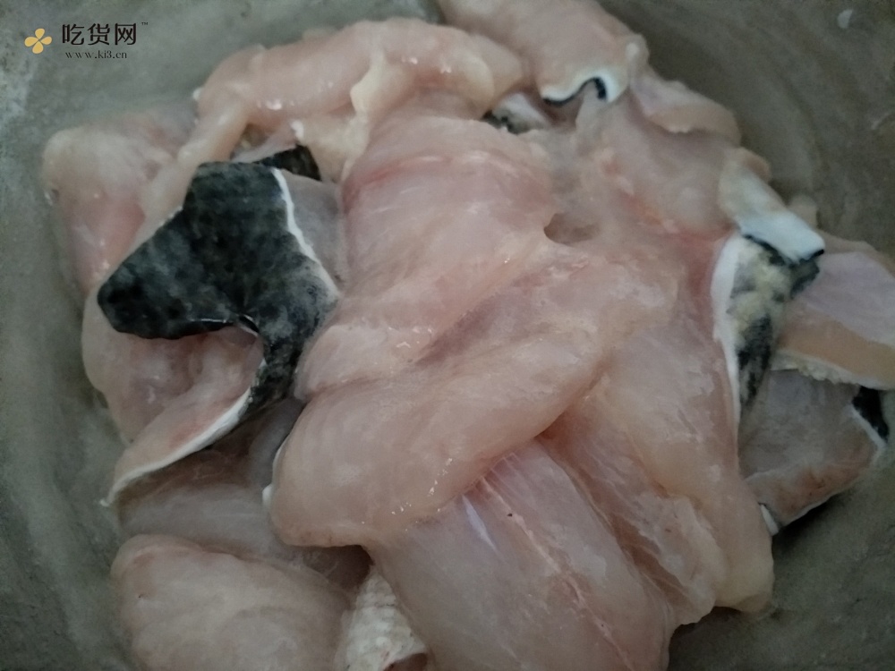 酸菜鱼（黑鱼，桂鱼，草鱼，鲈鱼）的做法 步骤2