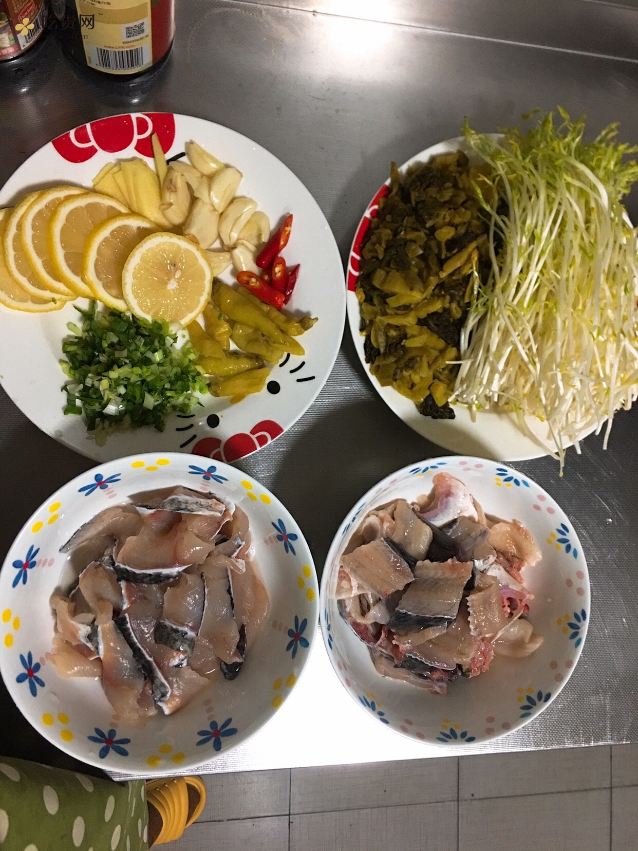 汤都能喝干的酸菜鱼‼️丢弃酸菜鱼包后，鱼肉有了果香的做法 步骤2