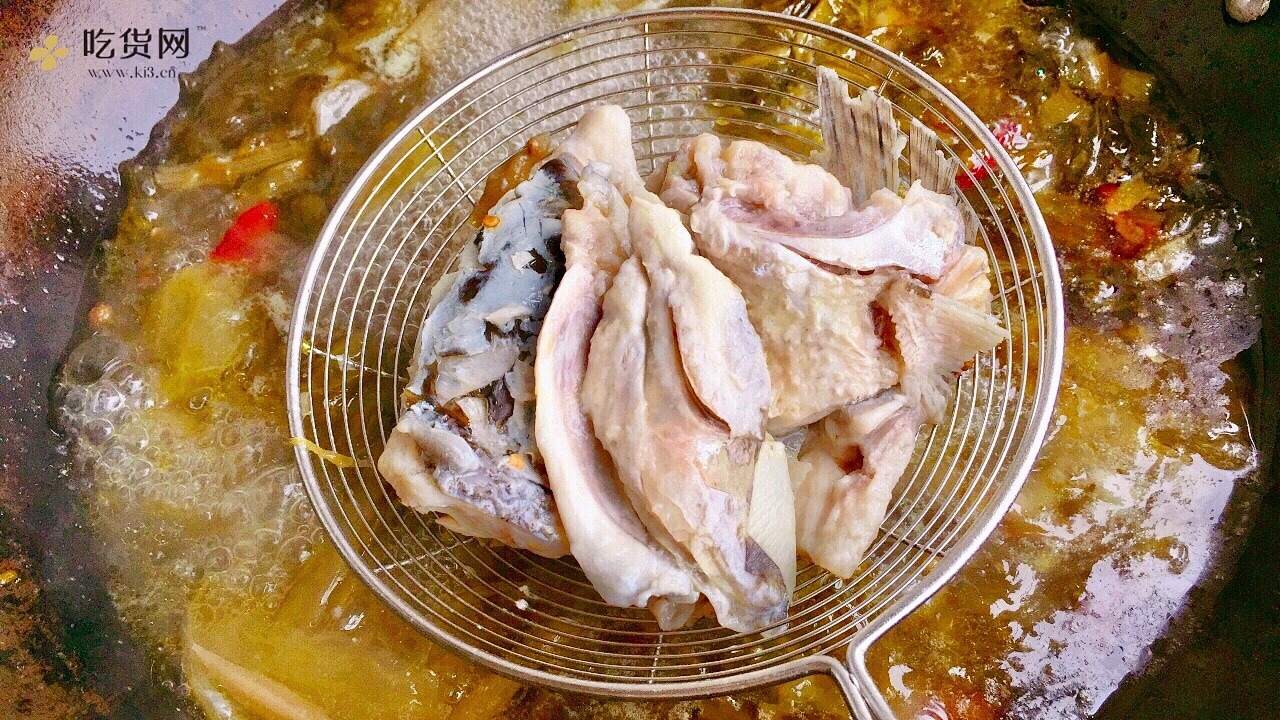 【创意小厨娘】好吃不上火的川味酸菜鱼，汤汁酸香开胃，鱼肉细嫩爽滑。的做法 步骤10