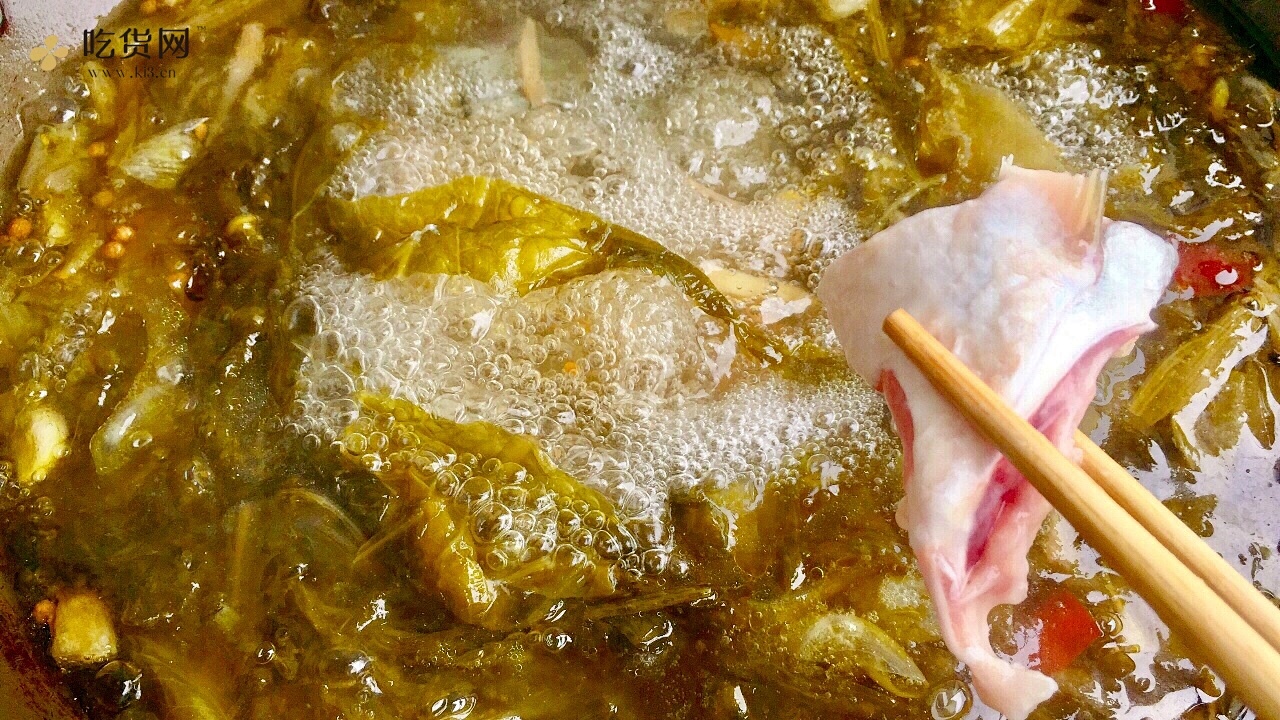【创意小厨娘】好吃不上火的川味酸菜鱼，汤汁酸香开胃，鱼肉细嫩爽滑。的做法 步骤9