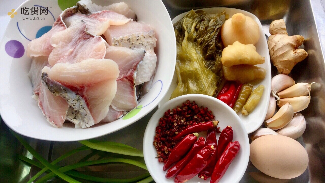 【创意小厨娘】好吃不上火的川味酸菜鱼，汤汁酸香开胃，鱼肉细嫩爽滑。的做法 步骤1