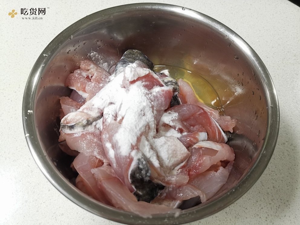 酸菜鱼火锅（黑鱼）的做法 步骤2