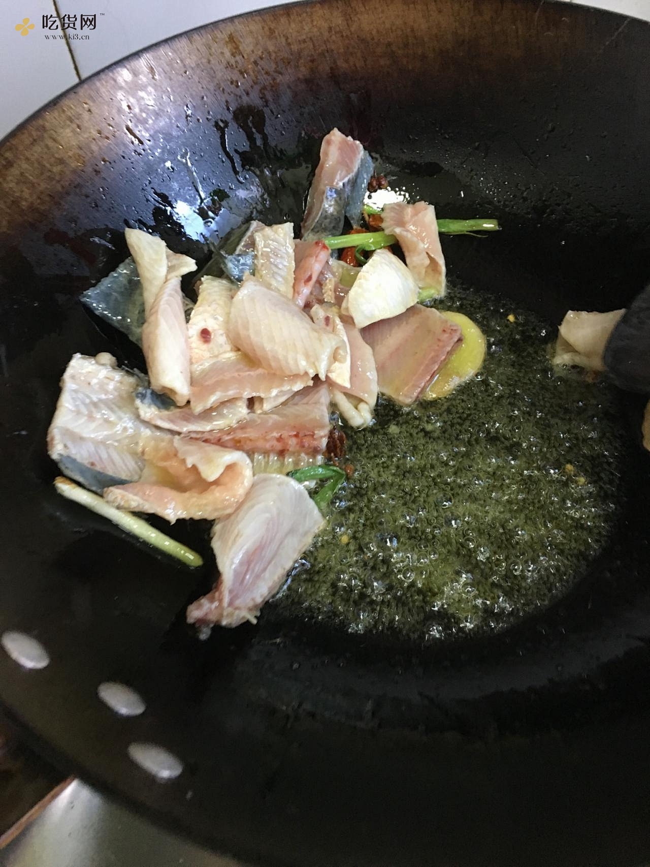 酸菜鱼火锅（菌菇汤底老少皆宜）的做法 步骤4