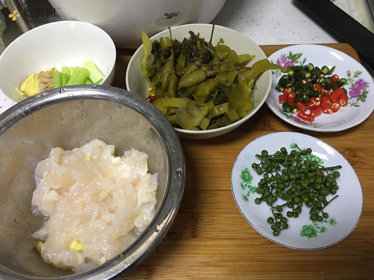 藤椒酸菜鱼的做法 步骤2