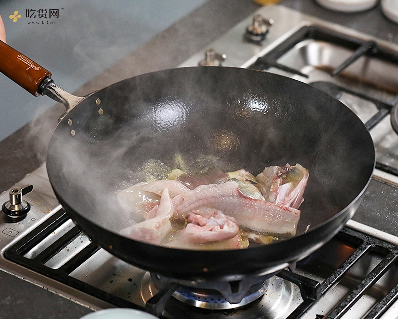 极妙厨房丨金汤酸菜鱼的做法 步骤3