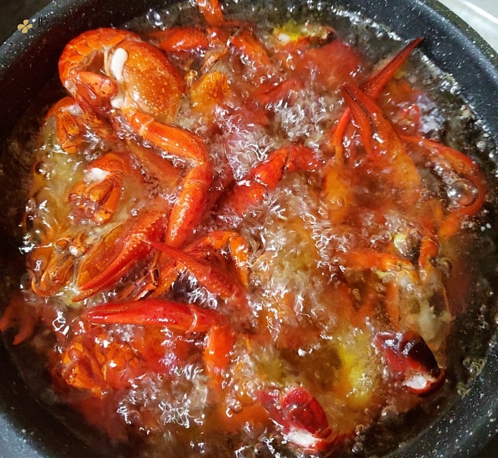 麻辣干锅小龙虾的做法 步骤2