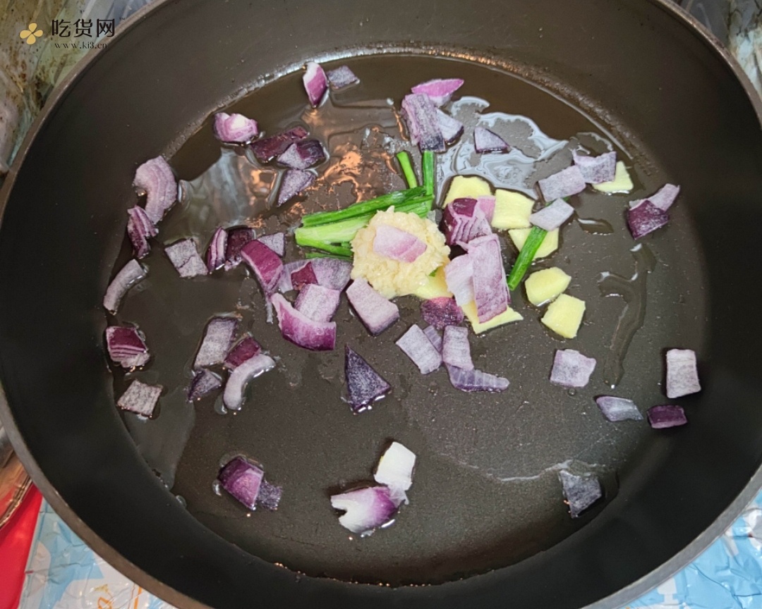 欣和豆瓣酱菜谱～麻辣小龙虾的做法 步骤1