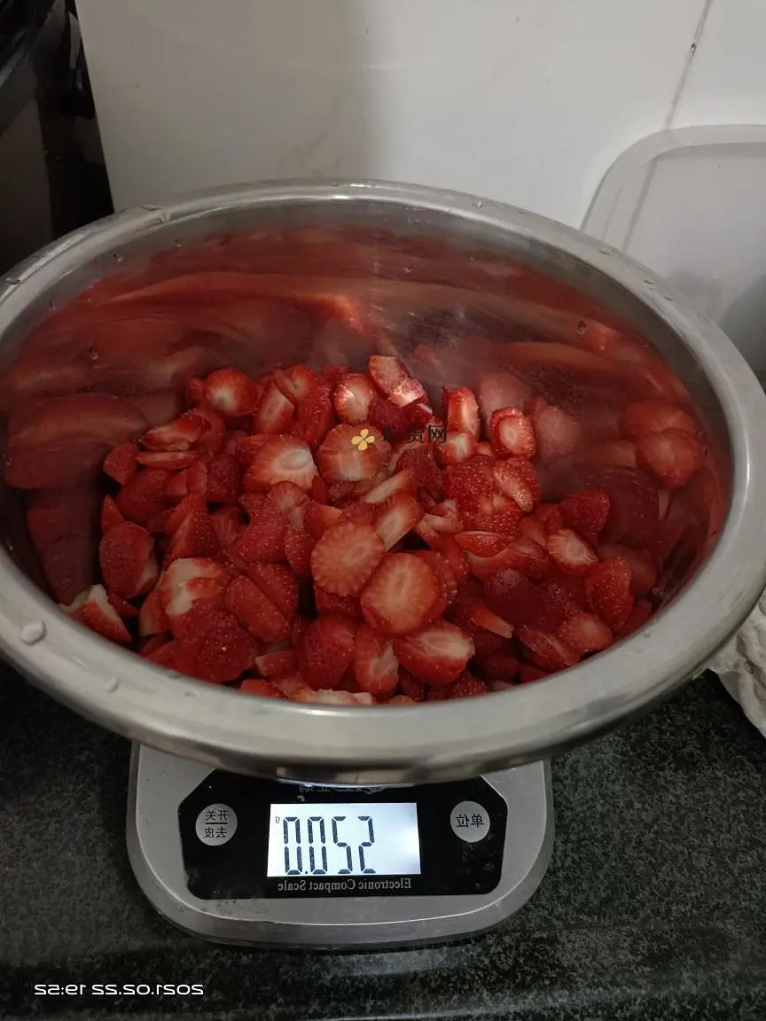 超级好吃的草莓酱的做法 步骤2