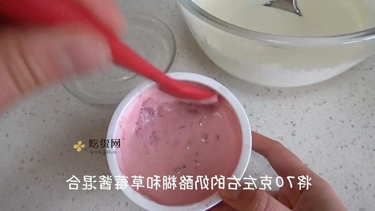 草莓冻芝士蛋糕（视频菜谱）的做法 步骤7