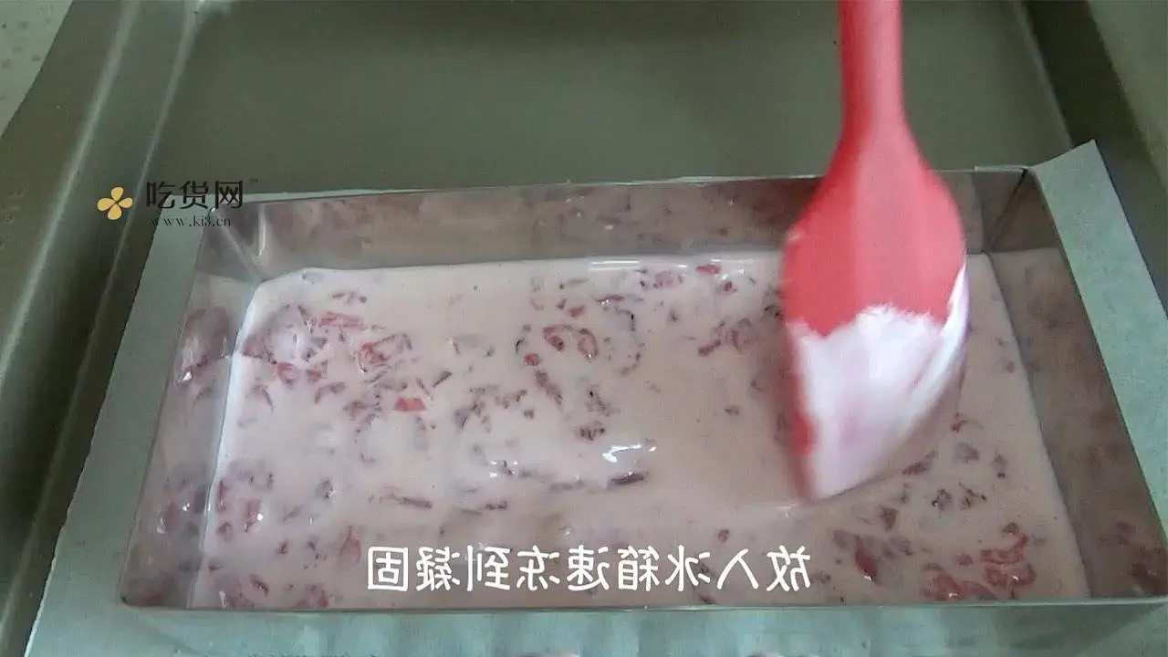 草莓冻芝士蛋糕（视频菜谱）的做法 步骤8