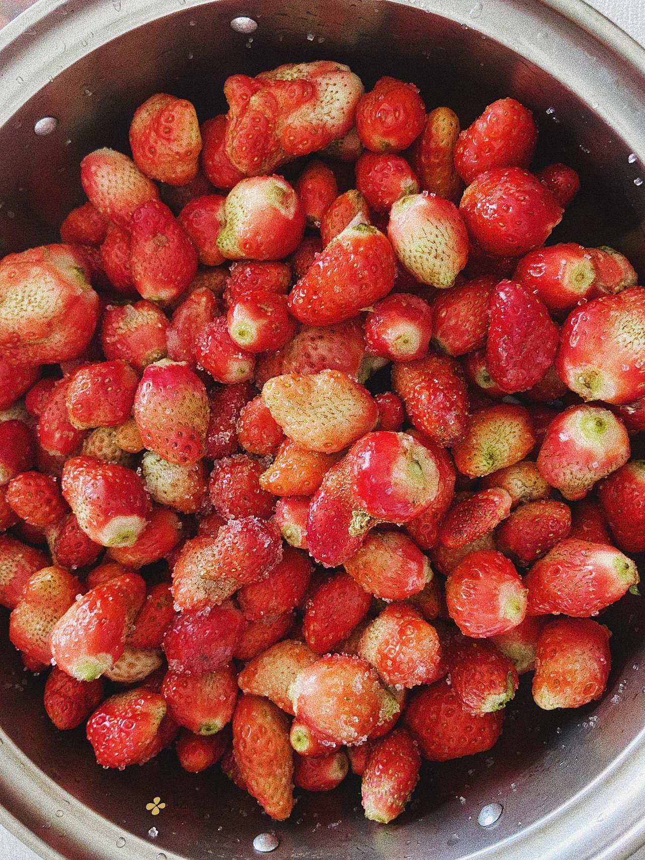 超简单自制草莓罐头的做法 步骤3