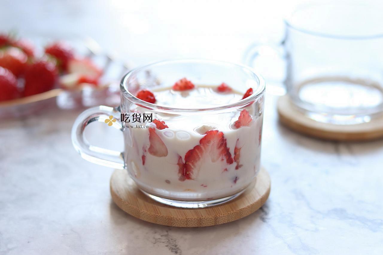 高颜值草莓麦片酸奶杯的做法 步骤5