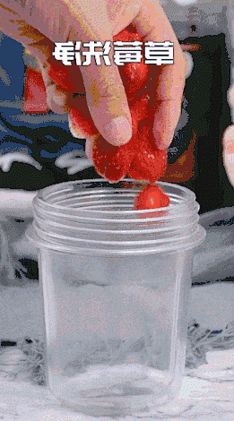 3步搞定草莓芝士奶盖，喜茶同款哦的做法 步骤2