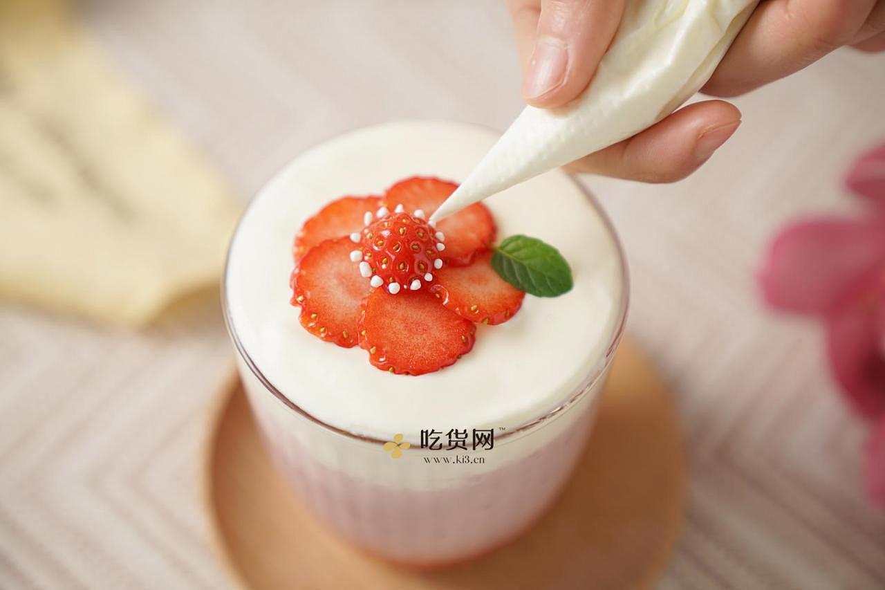 送你一朵小红花-草莓香草奶盖牛奶的做法 步骤13