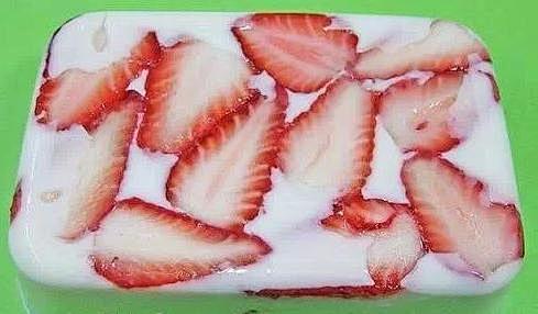 草莓牛奶冻的做法 步骤12