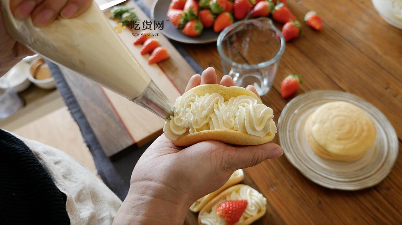 韩国最热门的甜品店Le Bread Lab的草莓蛋糕卷的做法 步骤19