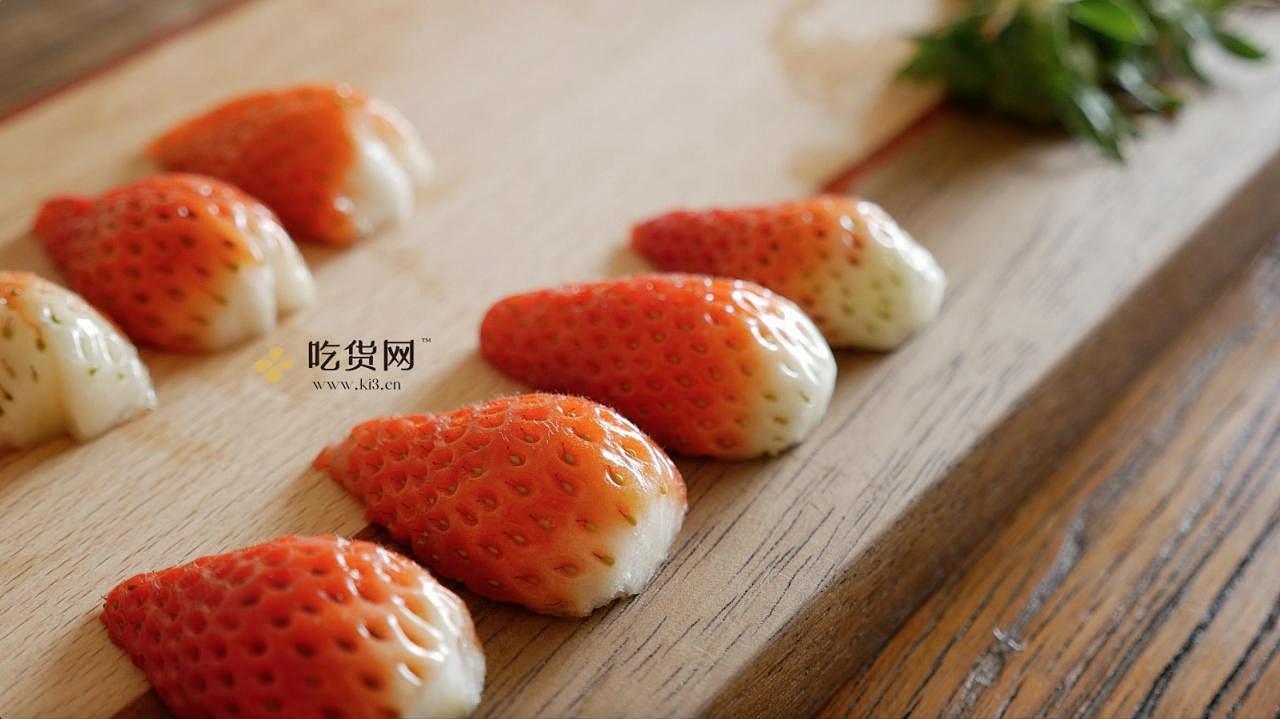 韩国最热门的甜品店Le Bread Lab的草莓蛋糕卷的做法 步骤13