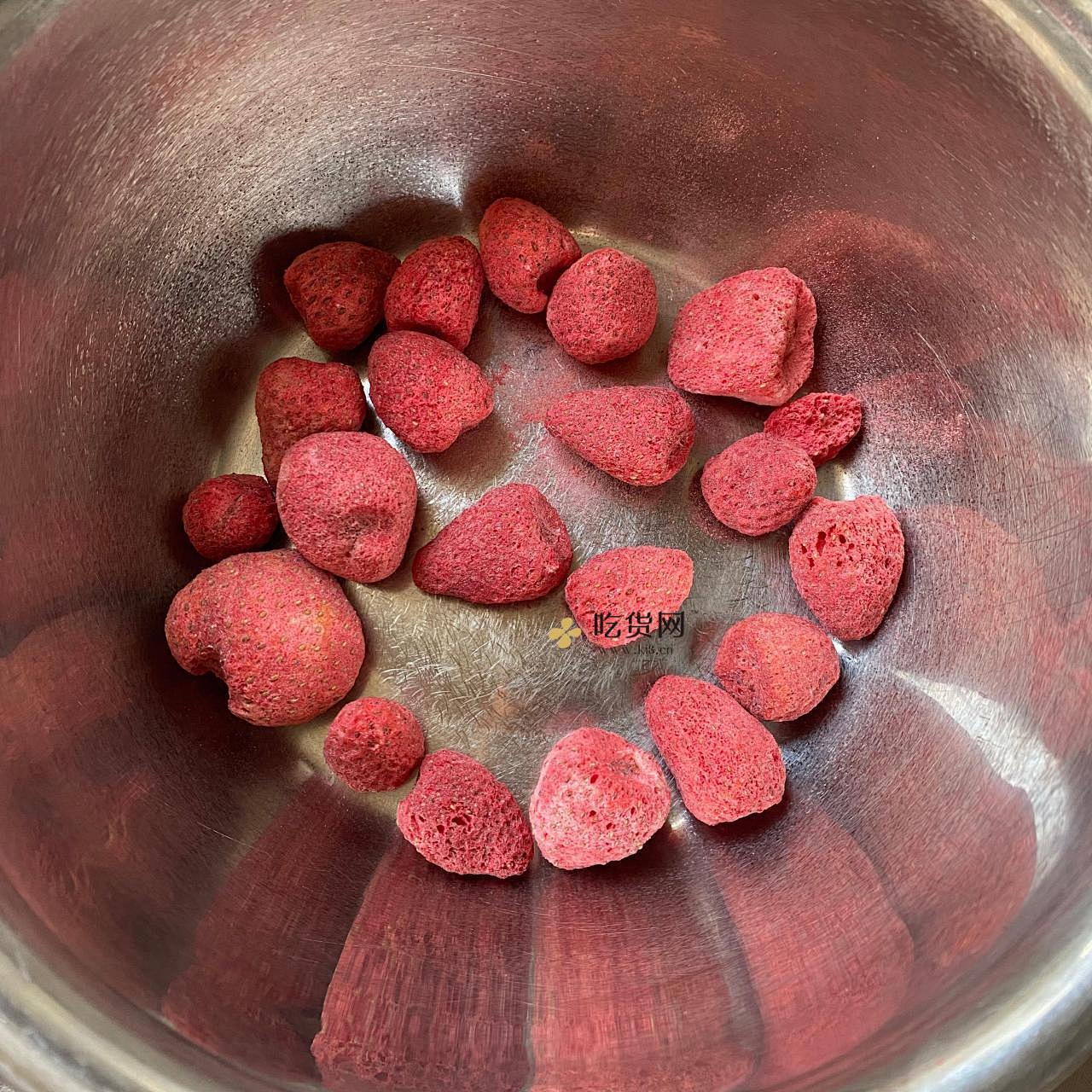 高颜值的粉色草莓牛轧糖‼️送礼必备✅酸甜好吃的做法 步骤1