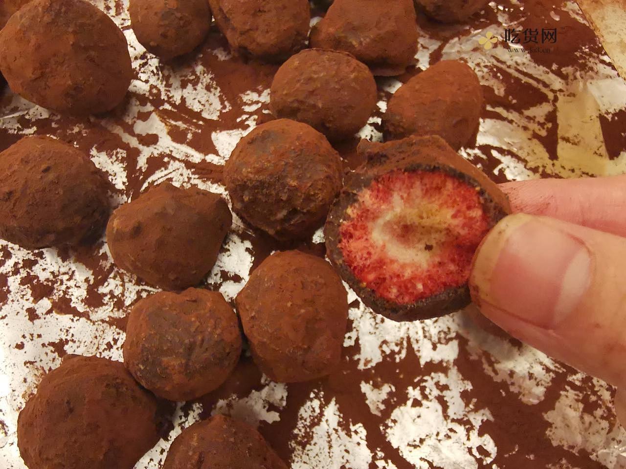 草莓脆松露巧克力的做法 步骤3