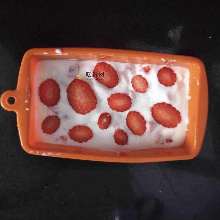 厚切草莓冻酸奶?的做法 步骤6