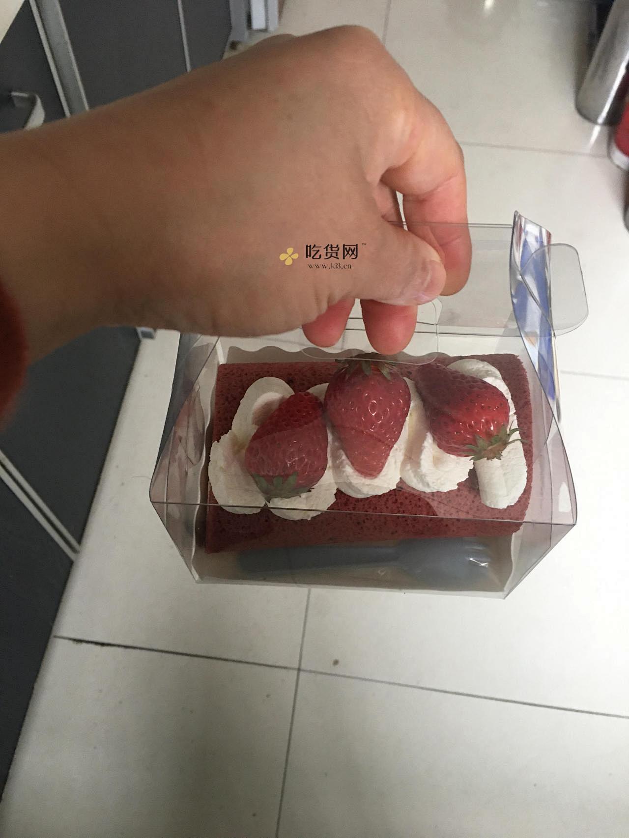 红丝绒草莓卷的做法 步骤6