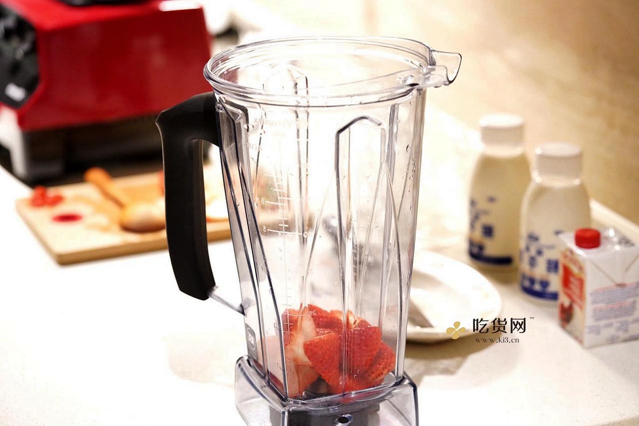 草莓奶昔 ?| 破壁机自制饮品（含快手咸奶盖）的做法 步骤4