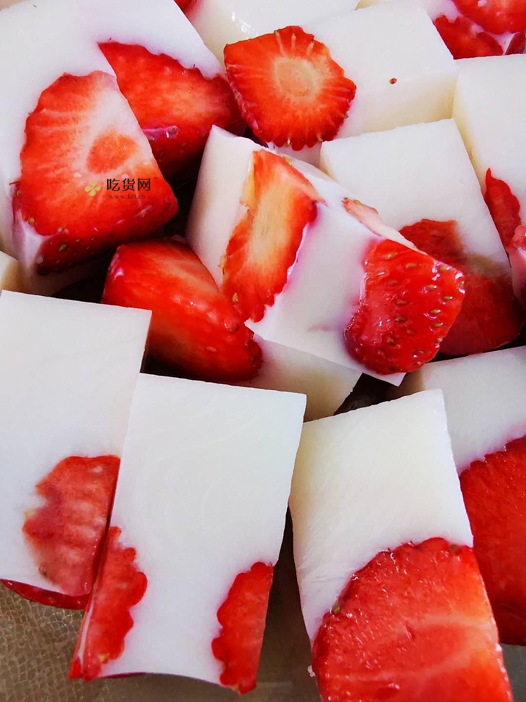 超简单牛奶草莓布丁的做法 步骤7