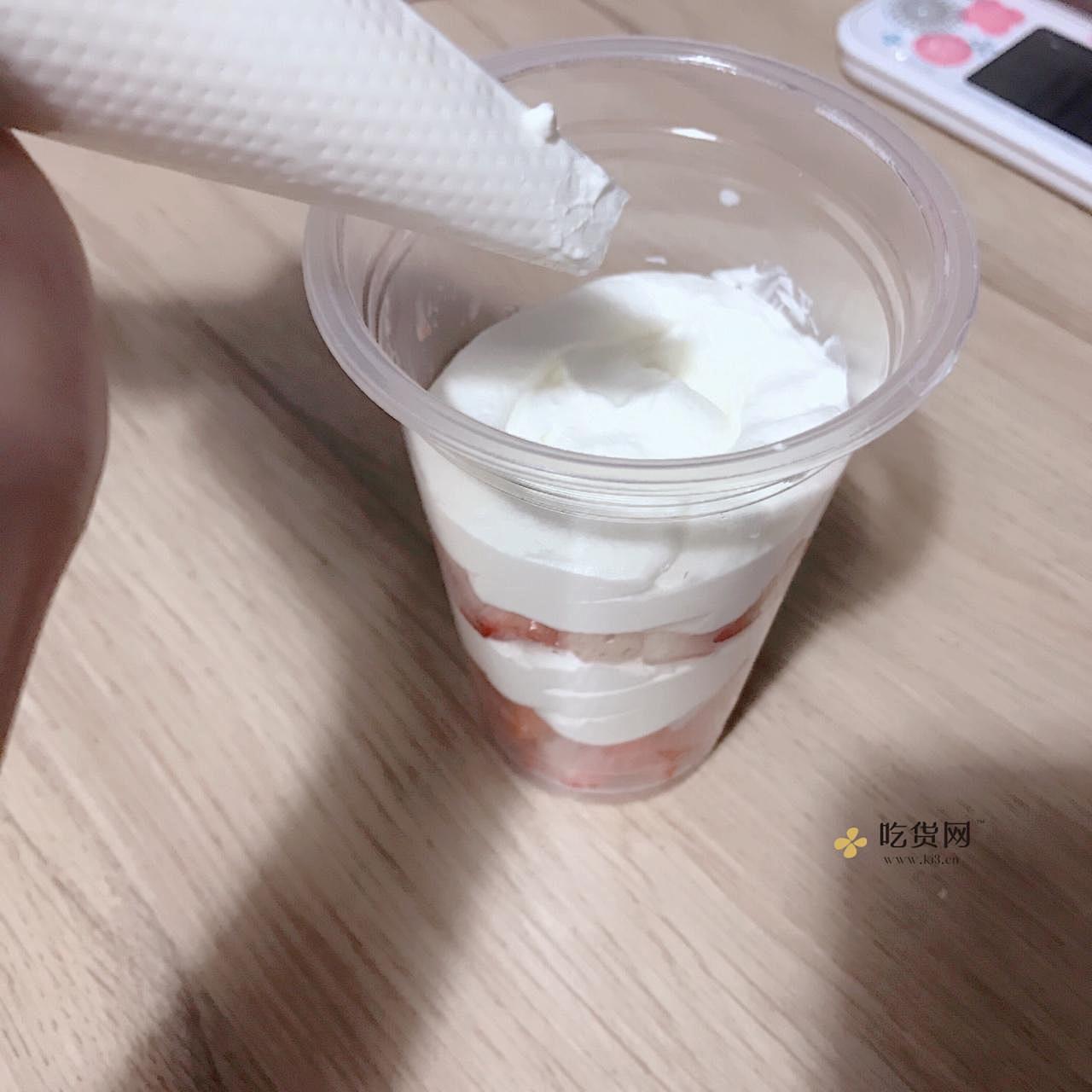 奶油水果杯（消耗淡奶油和吃货最爱）的做法 步骤5