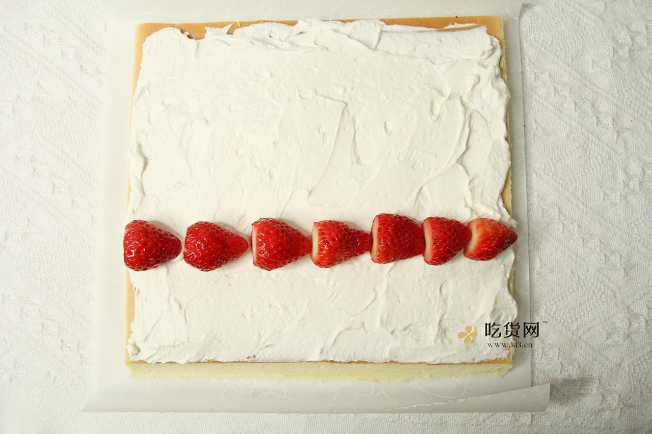 教你制作高颜值草莓蛋糕卷！粉嫩毛巾面的做法 步骤11
