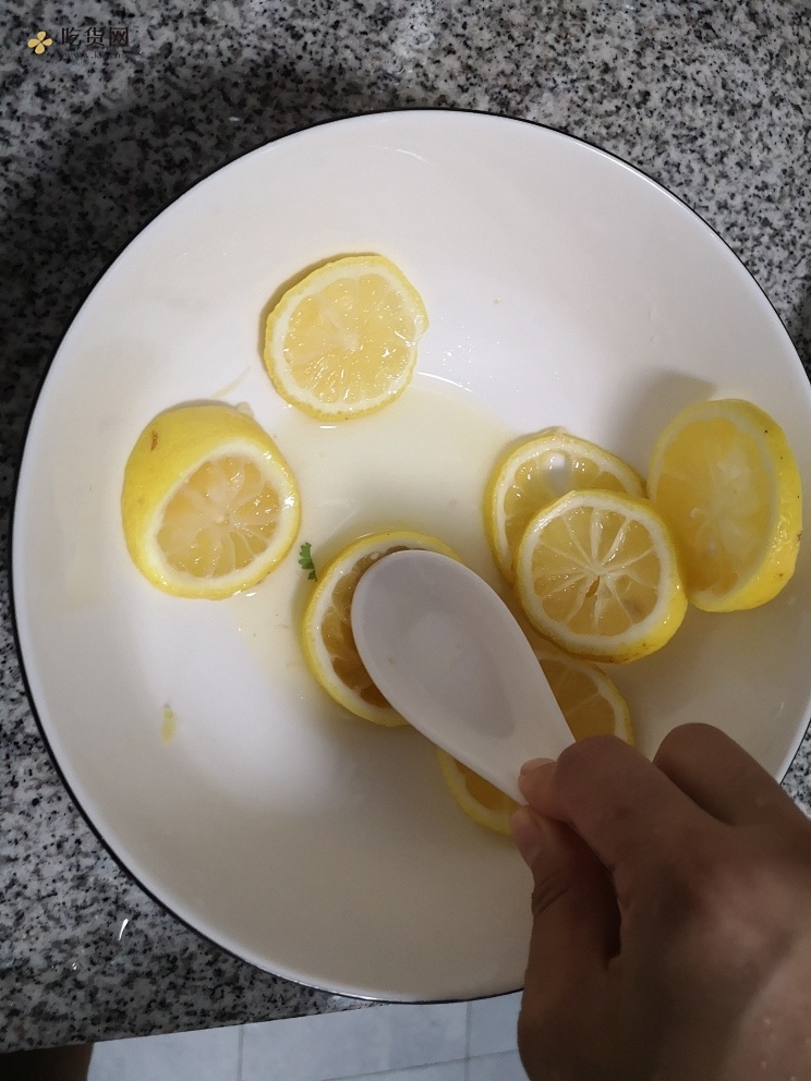 好吃到连骨头都不放过的柠檬鸡爪的做法 步骤5