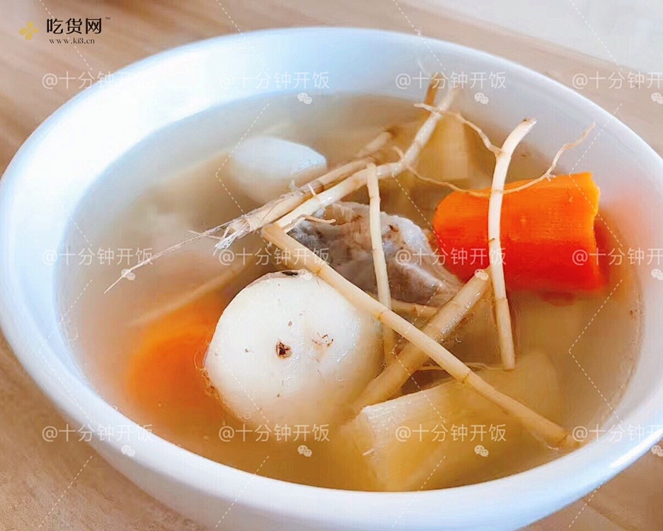 这份广东靓汤帮你清热解毒，消食除胀———甘蔗马蹄茅根骨头汤的做法 步骤11