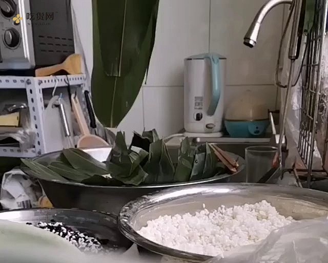 黑糯米大粽子的做法 步骤3