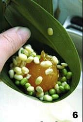 绿豆蛋黄粽子的做法 步骤2
