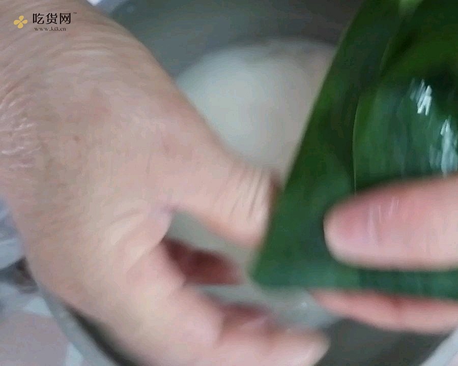 北方甜粽子端午节粽子包法—豆沙粽子蜜枣粽子的做法 步骤2