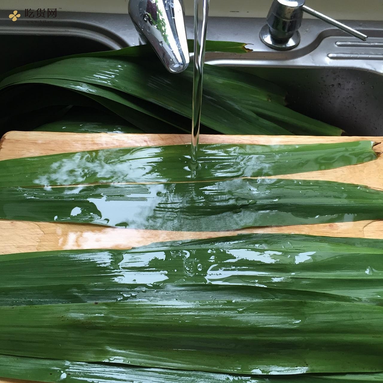 煮粽子叶的做法 步骤1