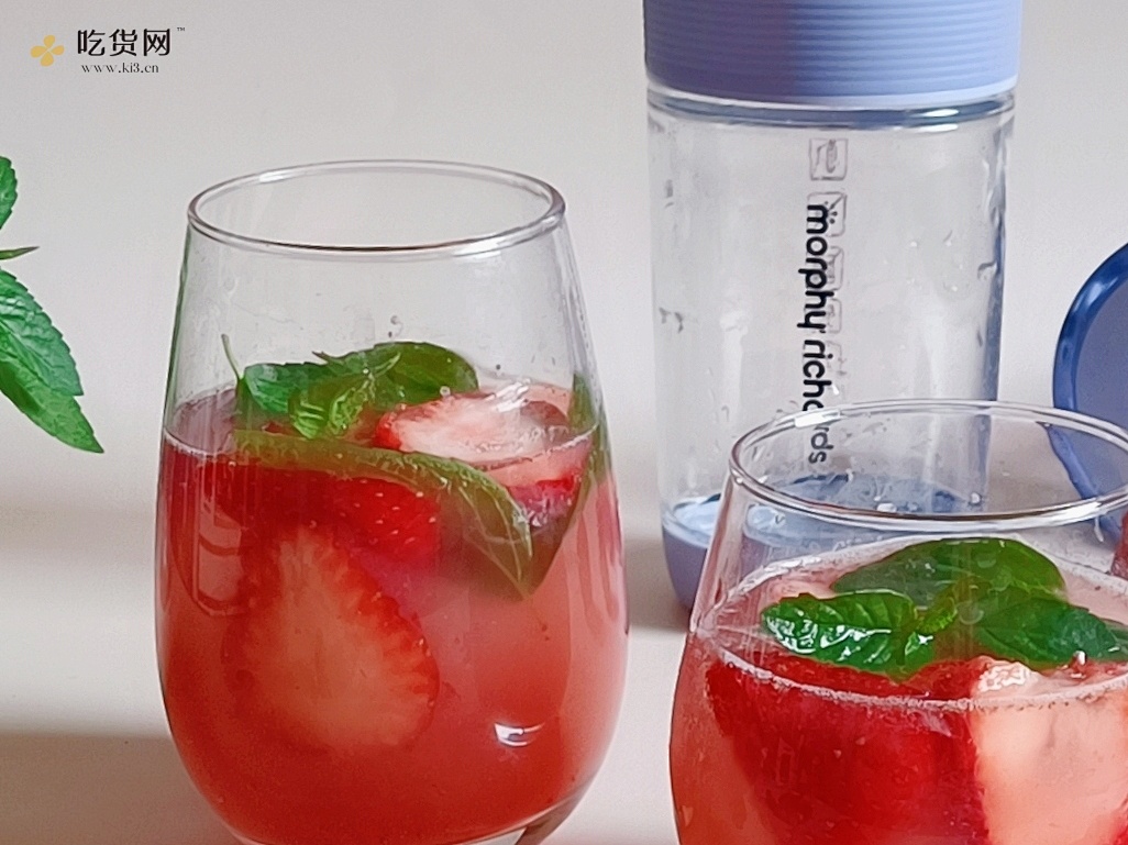 草莓蜂蜜气泡水的做法 步骤6