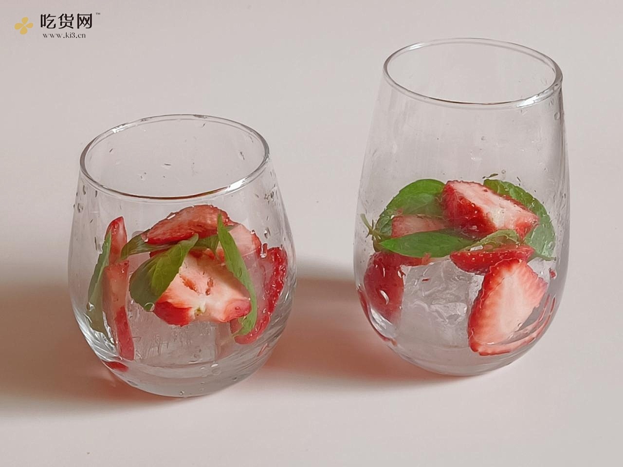 草莓蜂蜜气泡水的做法 步骤5