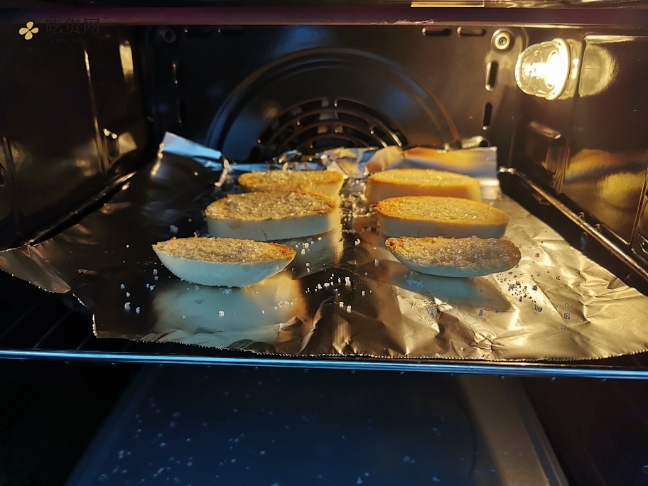 家庭版烤蜂蜜馒头片的做法 步骤5