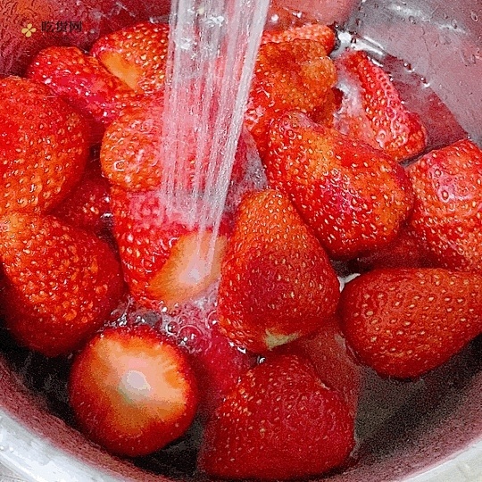 手熬草莓酱的做法 步骤1